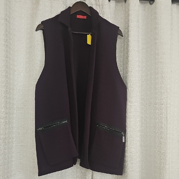 Elegant Women's Dark Purple Vest with Zipper Pockets - Picture 1 of 4